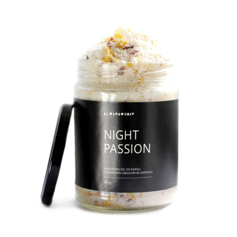 Luksusowa sól do kąpieli o zapachu kwiatowo-owocowym Night Passion 450 g Luksusowa sól do kąpieli o zapachu kwiatowo-owocowym Night Passion 450 g