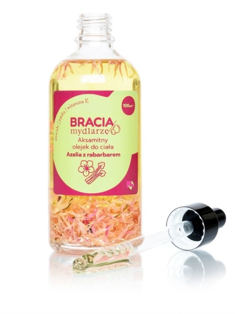 Aksamitny olejek do ciała Azalia z rabarbarem 100 ml – Bracia Mydlarze, prezentacja Aksamitny olejek do ciała Azalia z rabarbarem 100 ml – Bracia Mydlarze, prezentacja