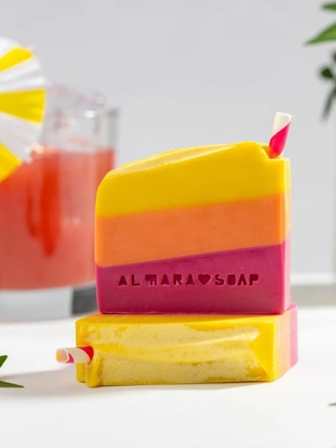 Lemonada, limitowane mydło o zapachu lemoniady 100 g – Almarasoap, z tłem Lemonada, limitowane mydło o zapachu lemoniady 100 g – Almarasoap, z tłem