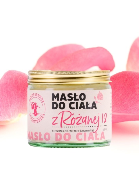 Masło do ciała z Różanej 12 250 ml – Manufaktura Bursztynnika, w tle płatki róż Masło do ciała z Różanej 12 250 ml – Manufaktura Bursztynnika, w tle płatki róż