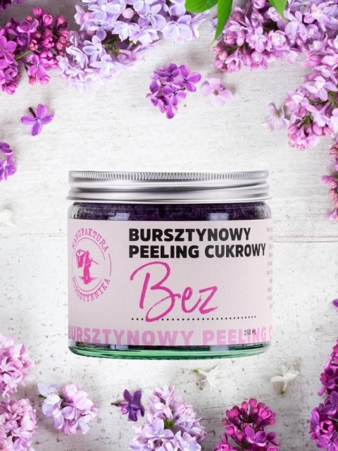 Peeling cukrowy Bez 250 ml – Manufaltura Bursztynnika, w tle kwiaty bzu Peeling cukrowy Bez 250 ml – Manufaltura Bursztynnika, w tle kwiaty bzu