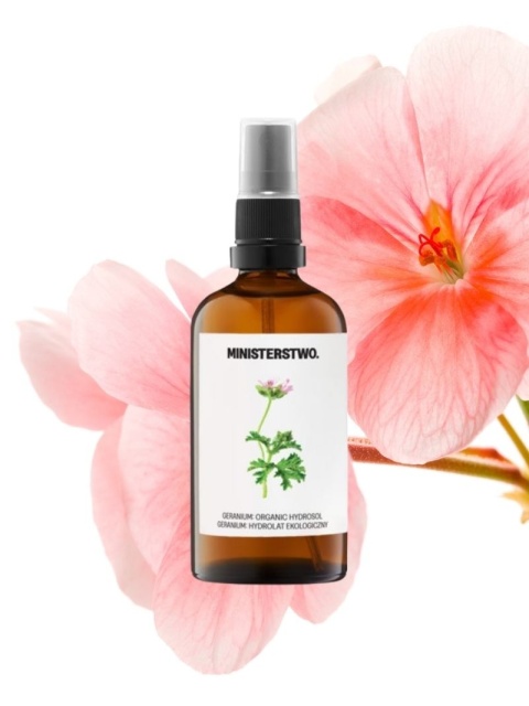 Hydrolat ekologiczny z geranium 100 ml – Ministerstwo., w tle roslina geranium