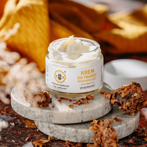 Krem do twarzy Propolisowy regenerujący 50 ml - aranżacja