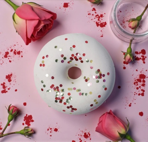 Red Passion o kwiatowej kompozycji zapachowej 80 g – mydło z płatkami róży