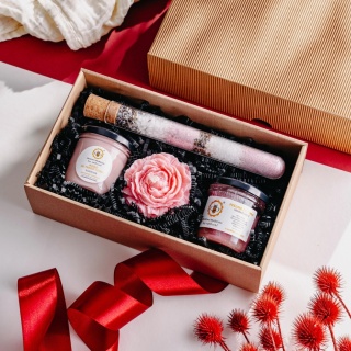 Zestaw Różowy - Masło, Peeling, Sól i Świeca – Miodowa Mydlarnia