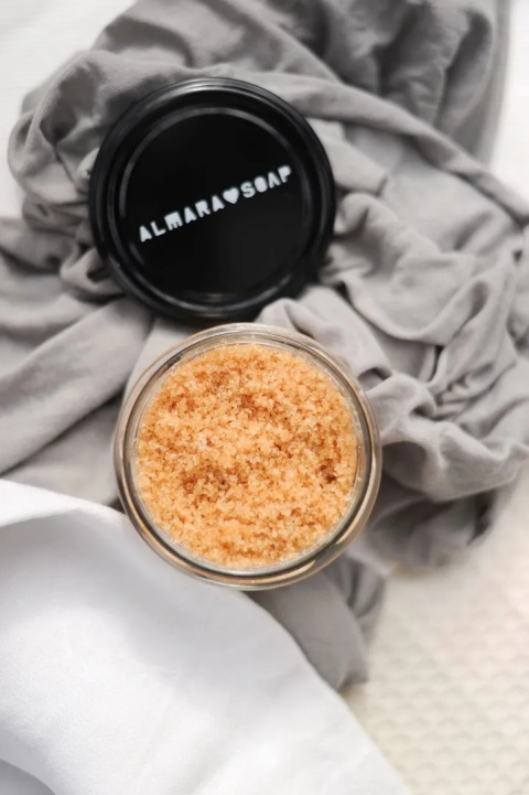 Cukrowo-solny scrub do ciała Salted Caramel 180 g – prezentacja