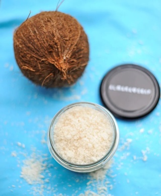 Peeling do ciała Coconut Pearl Body Scrub180 g – Almara Soap