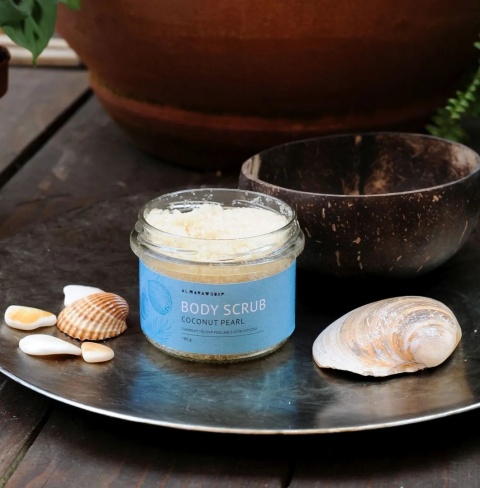 Body scrub Coconut Pearl 180 g – Almara Soap, prezentacja peelingu