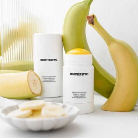 Wegański balsam regenerujący w sztufcie  Banan 75 g –aranżaja z bqnanami