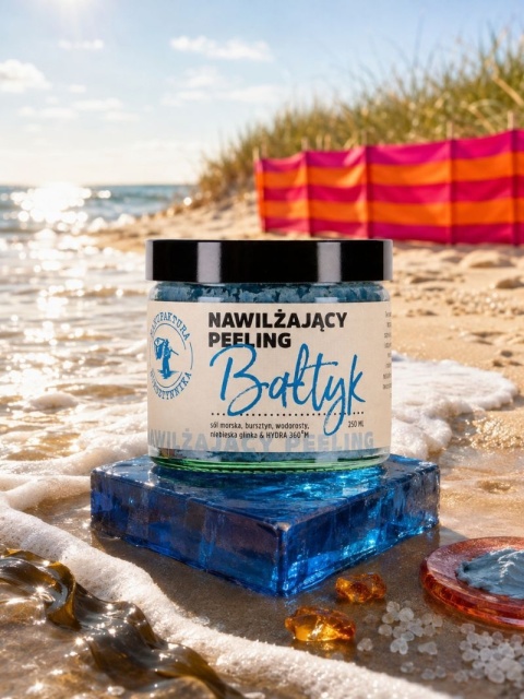 Nawilżający peeling Bałtyk 250 ml – Manufaktura Bursztynnika, aranżacja na plaży